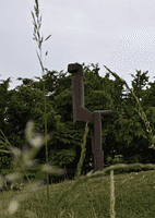 Das Kunstwerk aus Eisen steht auf dem Anwesen von Fritz und Maria Koenig im Grünen